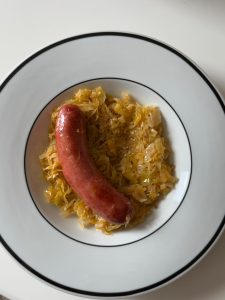 Pročitajte više o članku Dinstani kiseli kupus sa kobasicama